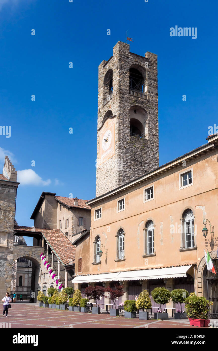 BERGAMO, Lombardei/Italien - 26 Juni: Blick auf Piazza Vecchia in Bergamo am 26. Juni 2017. Nicht identifizierte Personen Stockfoto