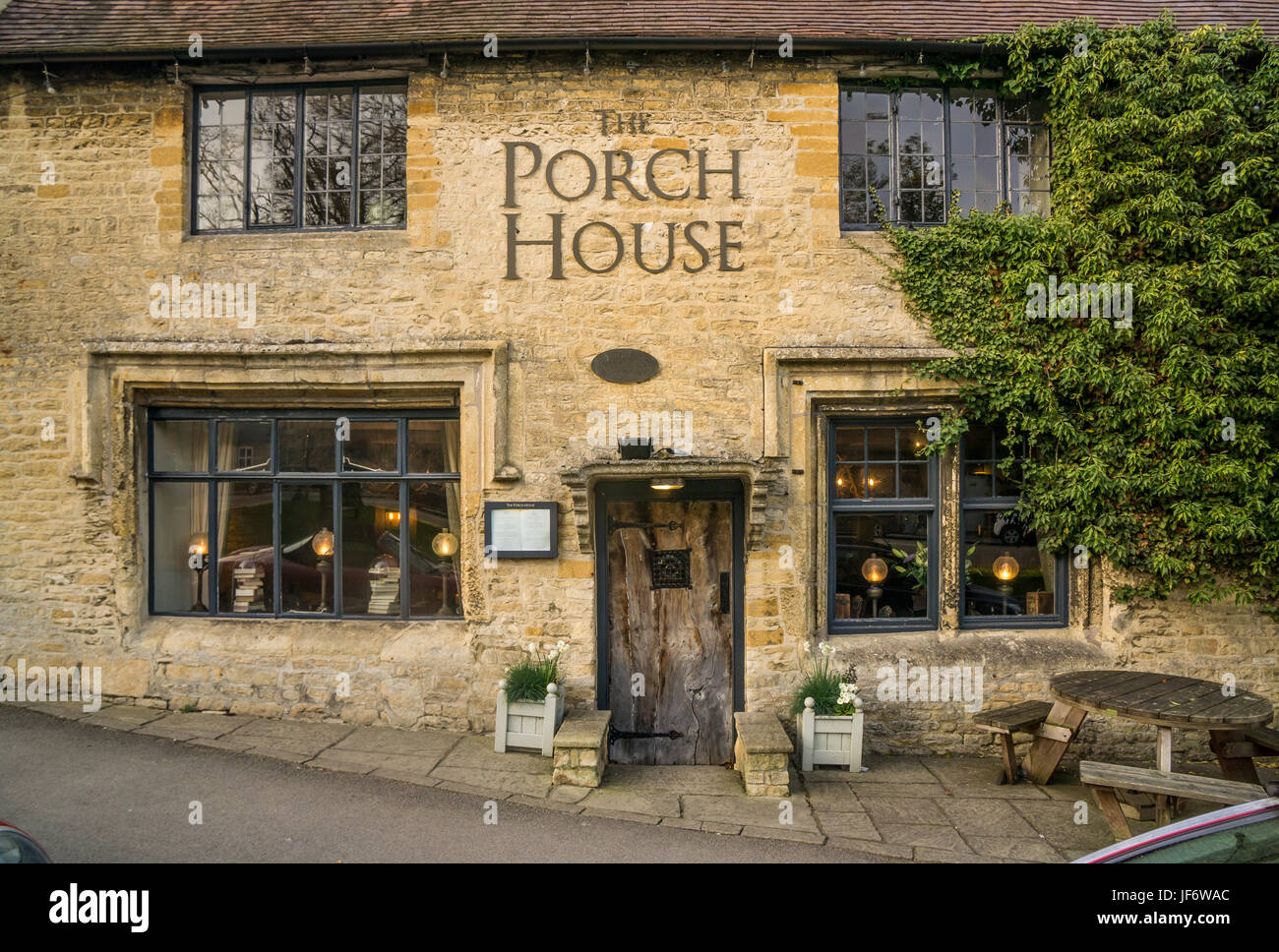 Der Veranda House Pub in Stow, in den Cotswolds Stockfoto