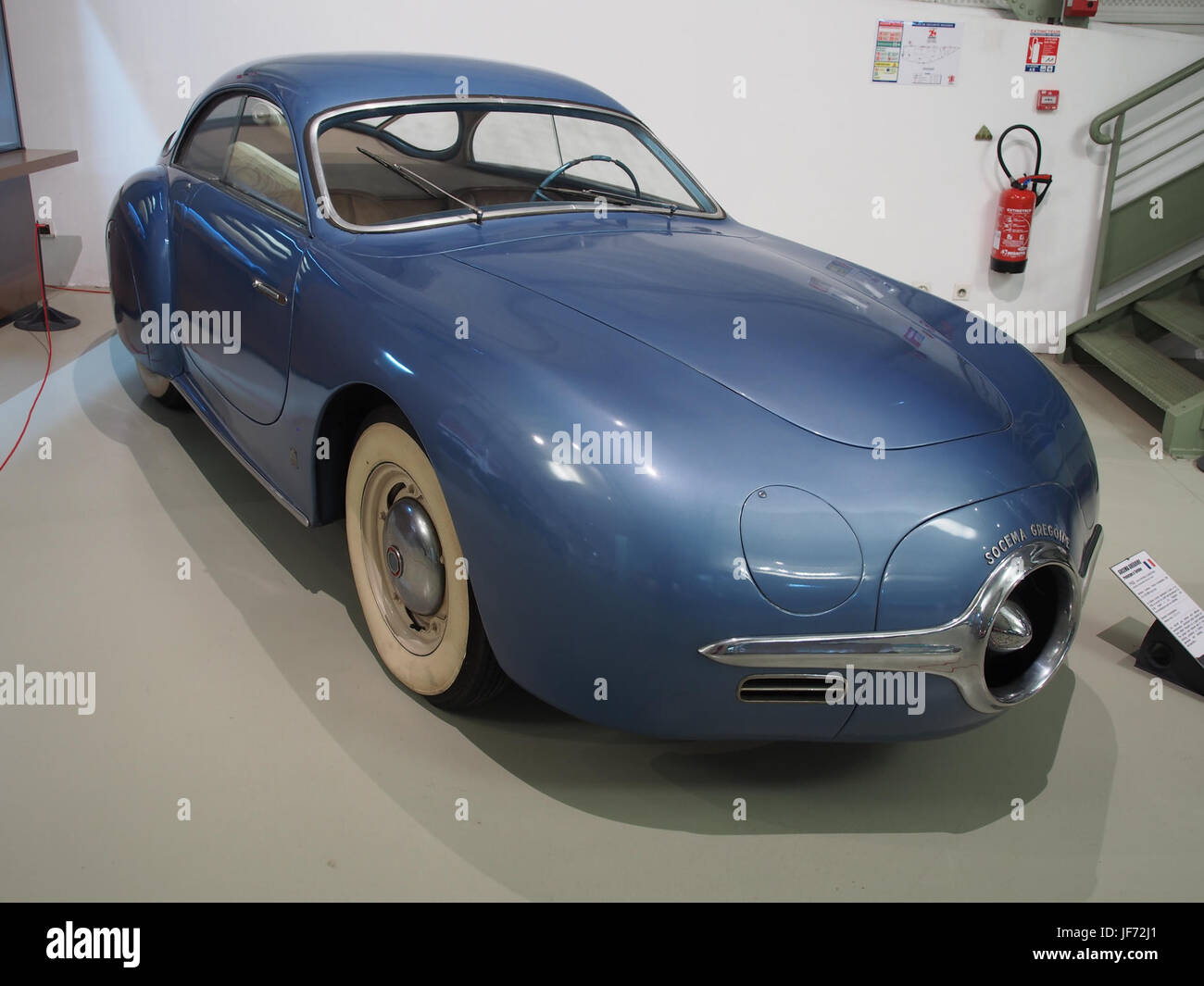 Der Prototyp von SOCEMA Grégoire aus dem Jahr 1952 mit einem Turbinenmotor mit einer Leistung von 200 km/h und 100 PS ist ein bahnbrechendes Konzept in der Automobiltechnik Stockfoto Der Prototyp von SOCEMA Grégoire aus dem Jahr 1952 mit einem Turbinenmotor mit einer Leistung von 200 km/h und 100 PS ist ein bahnbrechendes Konzept in der Automobiltechnik Stockfoto