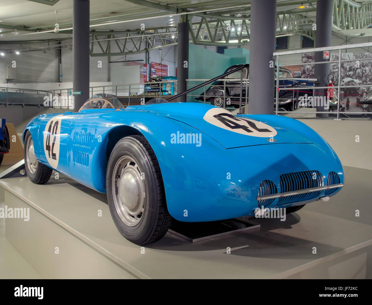 1949 DB-Tank Citroën 4 Zylinder 1490 ccm 50 PS 150 km/h, Foto 3: Ein 1949 Citroën DB-Tank, ausgestattet mit einem 4-Zylinder-Motor, 1490 ccm Hubraum, 50 PS Leistung und einer Höchstgeschwindigkeit von 150 km/h. Stockfoto