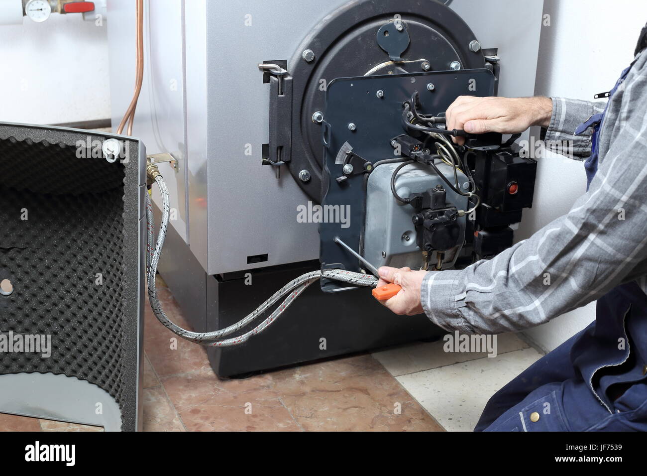 Reparatur der Heizung Brenner Stockfotografie - Alamy