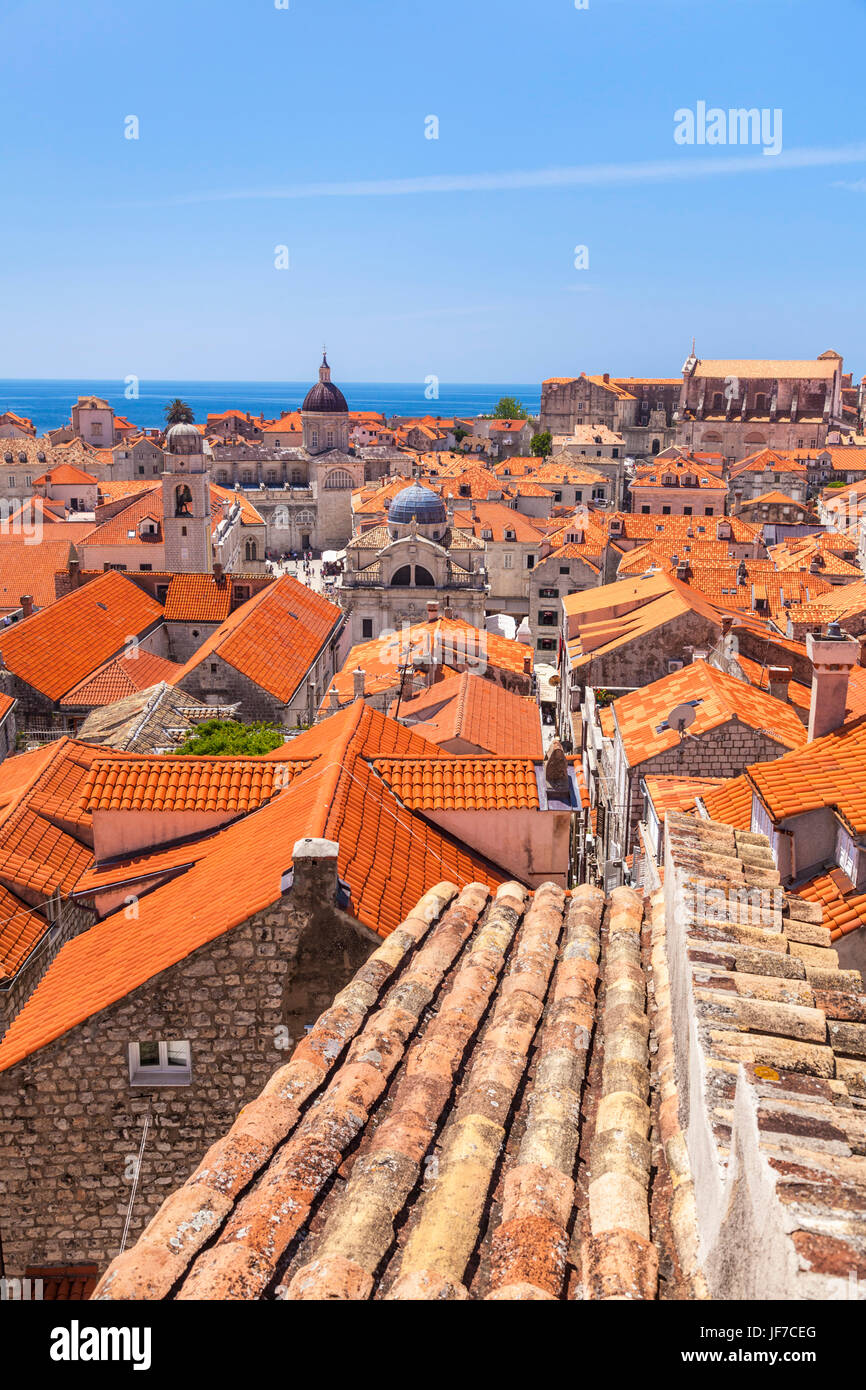 Kroatien-Dubrovnik-Kroatien-Dalmatien Dubrovnik alte Stadt Dubrovnik roten Ziegeln Dächer alte Häuser blauer Himmel Dubrovnik Altstadt Kroatien Europa Stockfoto