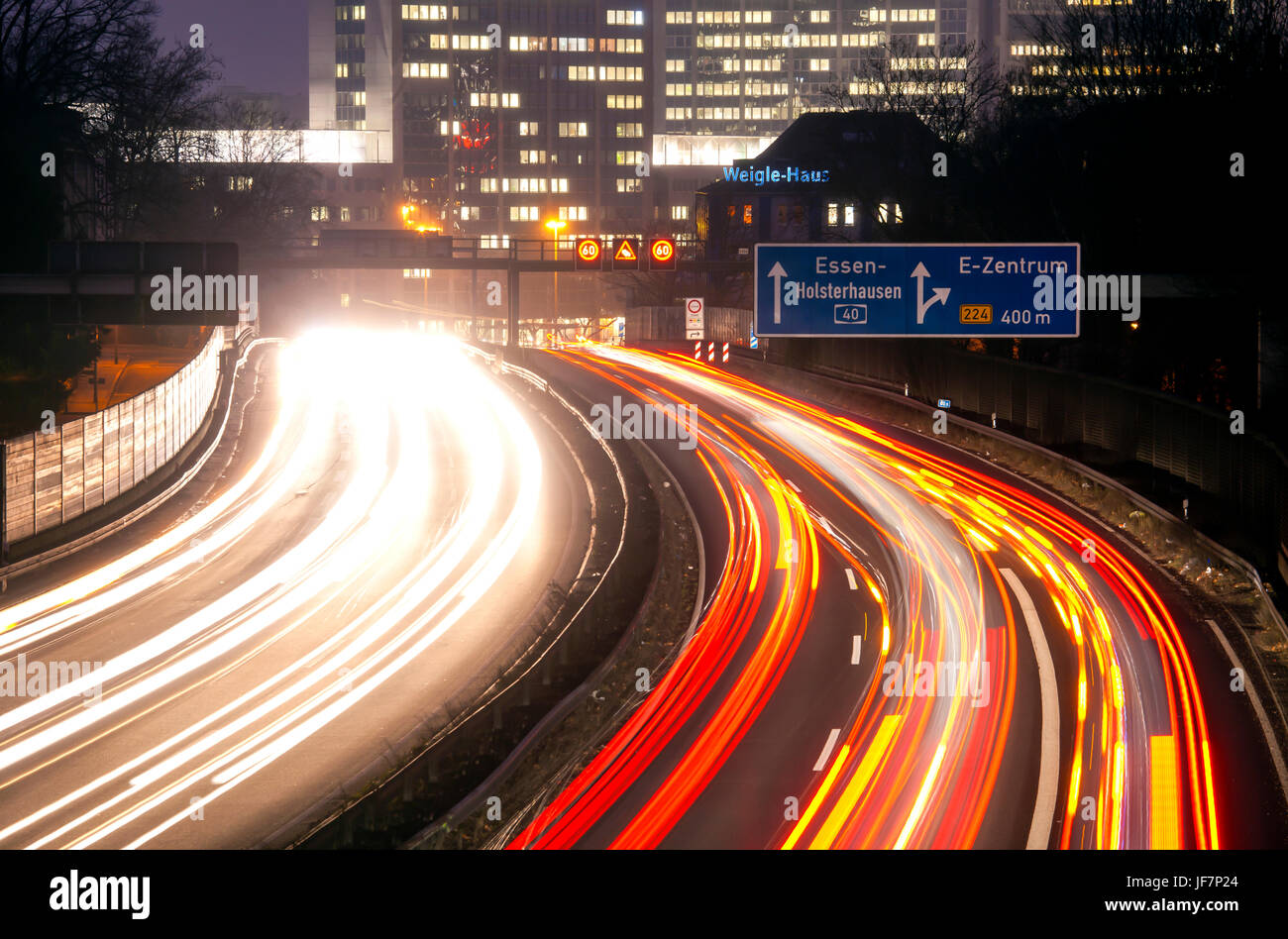 Rush Hour, Autobahn A40, Essen, Nordrhein-Westfalen, Deutschland, Europa, Berufsverkehr, Autobahn A40, Essen, Nordrhein-Westfalen, Deutschland, Europa Stockfoto