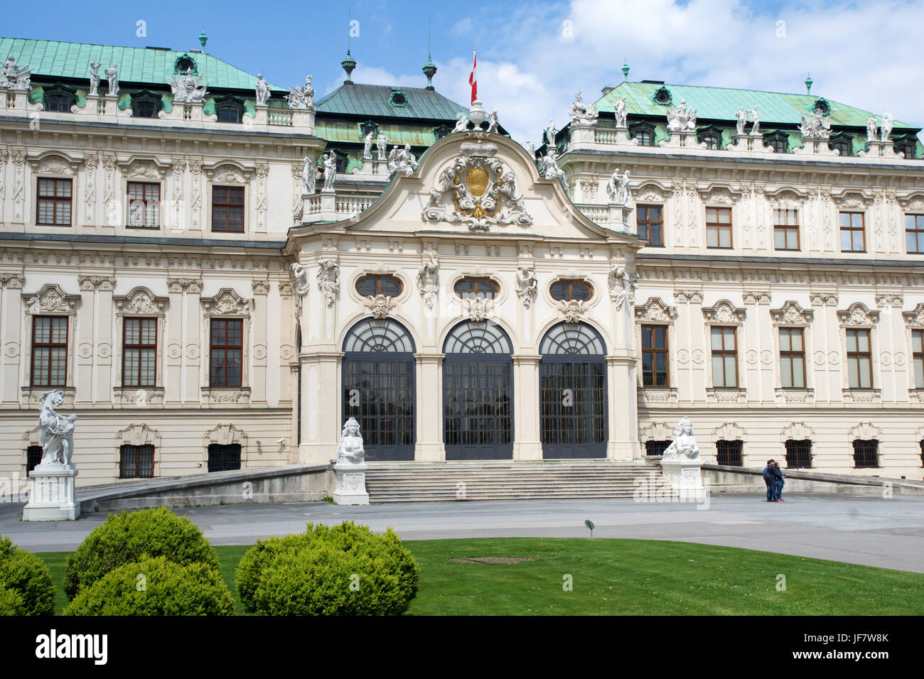 Wien, Österreich - 29. April 2017: Belvedere ist ein historischer Gebäudekomplex in Wien, bestehend aus zwei barocke Paläste der oberen und unteren Belvedere, die Orangerie und der Prunkstall Stockfoto