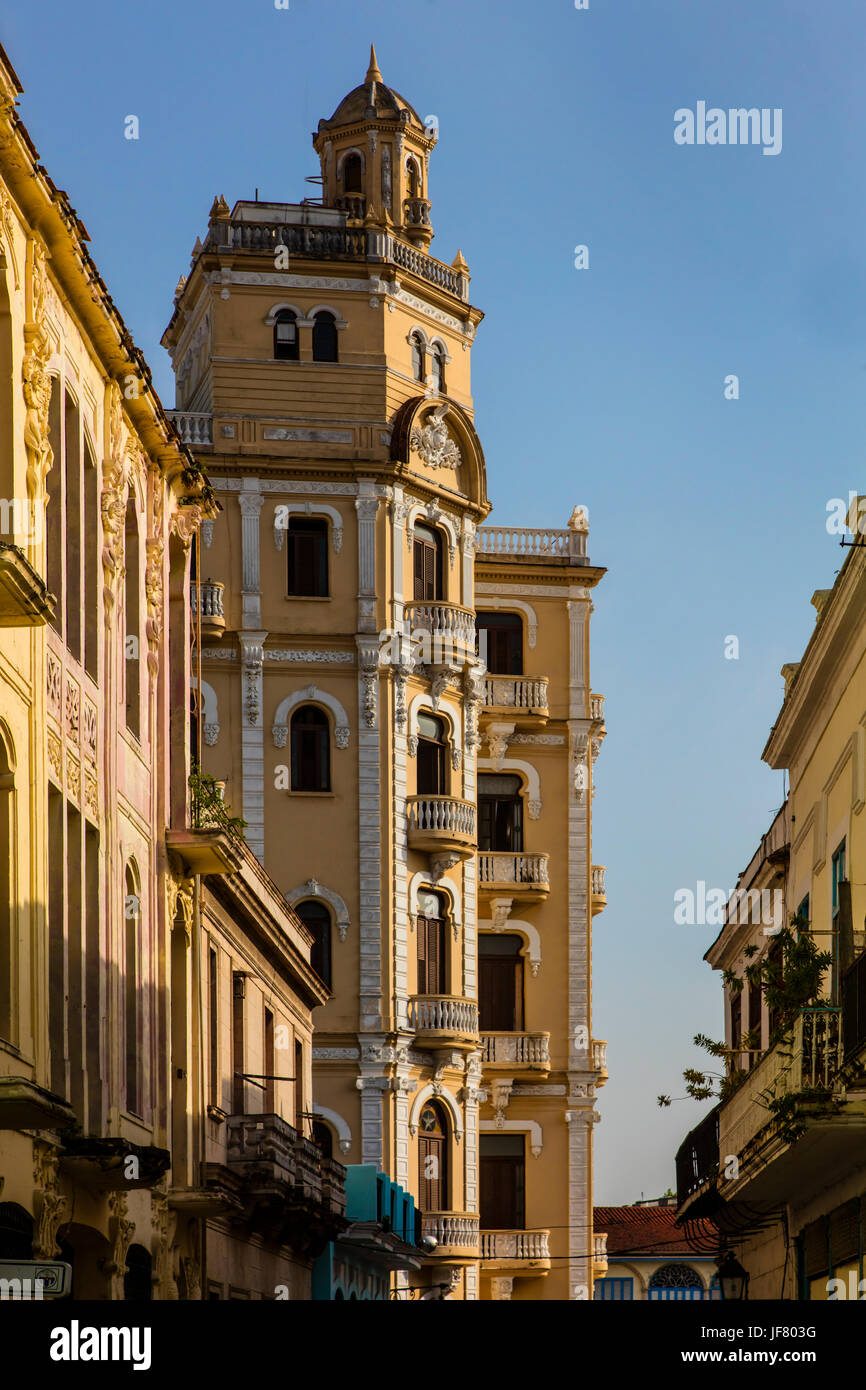 Historische Architektur entlang Mercaderes Street HABANA VIEJA - Havanna, Kuba Stockfoto