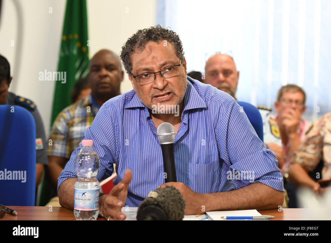 Walid Musa Abdelkarim, die UN Abteilung des Peacekeeping Operations Team Leader, spricht während eines Treffens der Nationen leiteten Bundesregierung Somalias gemeinsamen Bewertungsmission in Mogadischu, Somalia am 21. Mai 2017. AMISOM Foto / Omar Abdisalan Stockfoto