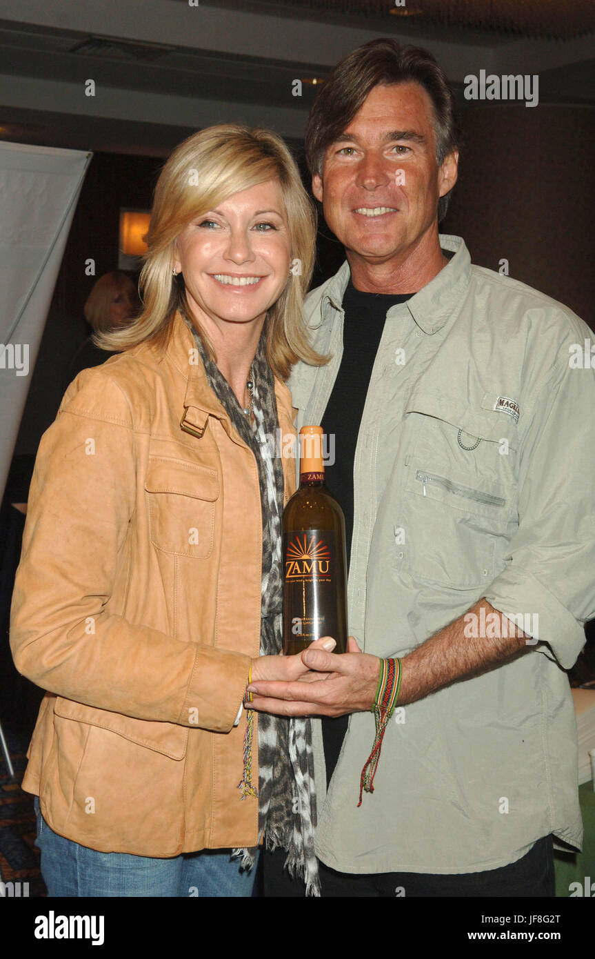 Olivia Newton-John und Ehemann John Easterling bei Celebrity Verbindungen & gutes bewirkt, dass Medien-Event im Marriott Marquis Hotel in New York City. 1. April 2009. Bildnachweis: Dennis Van Tine/MediaPunch Stockfoto