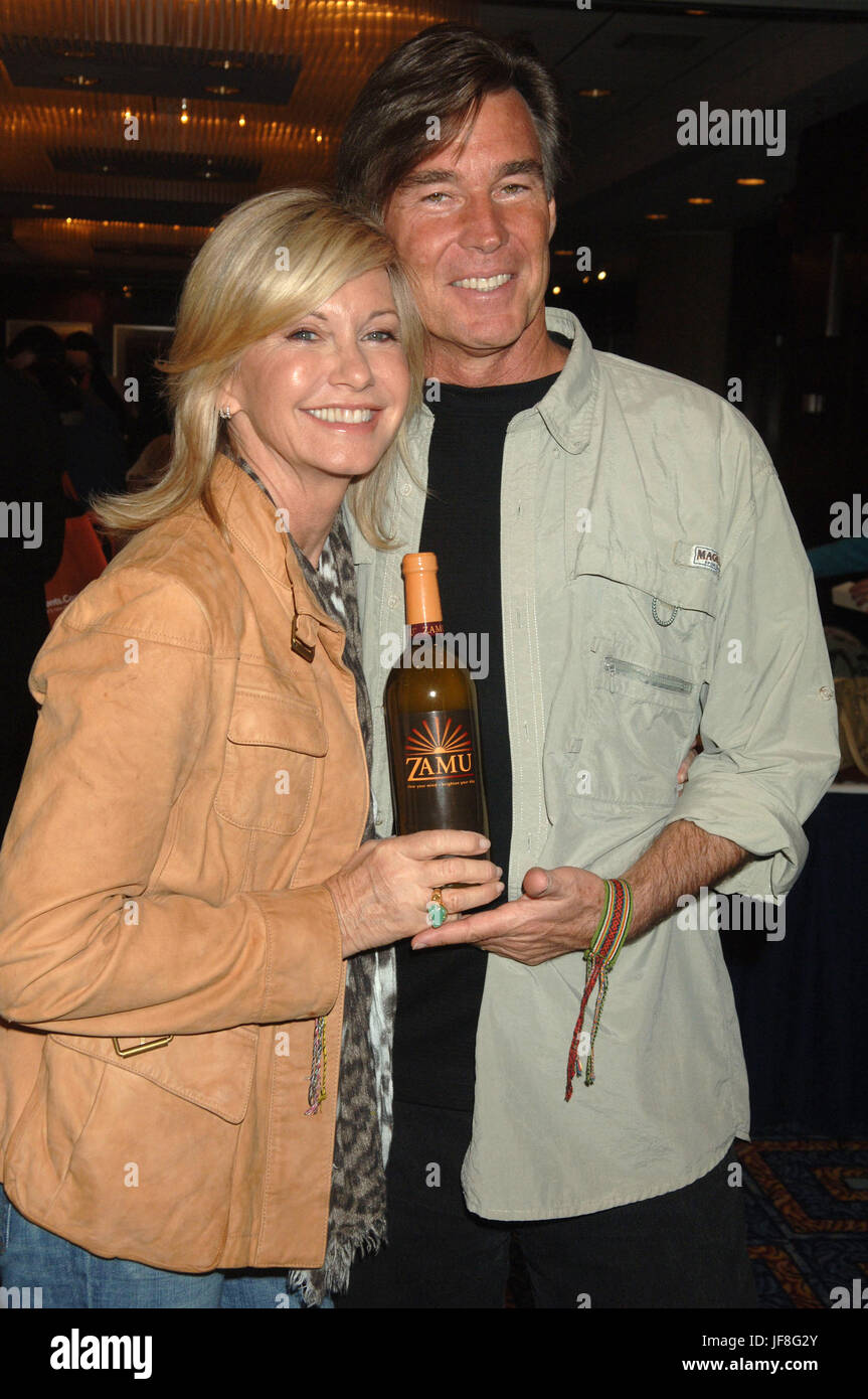 Olivia Newton-John und Ehemann John Easterling bei Celebrity Verbindungen & gutes bewirkt, dass Medien-Event im Marriott Marquis Hotel in New York City. 1. April 2009. Bildnachweis: Dennis Van Tine/MediaPunch Stockfoto