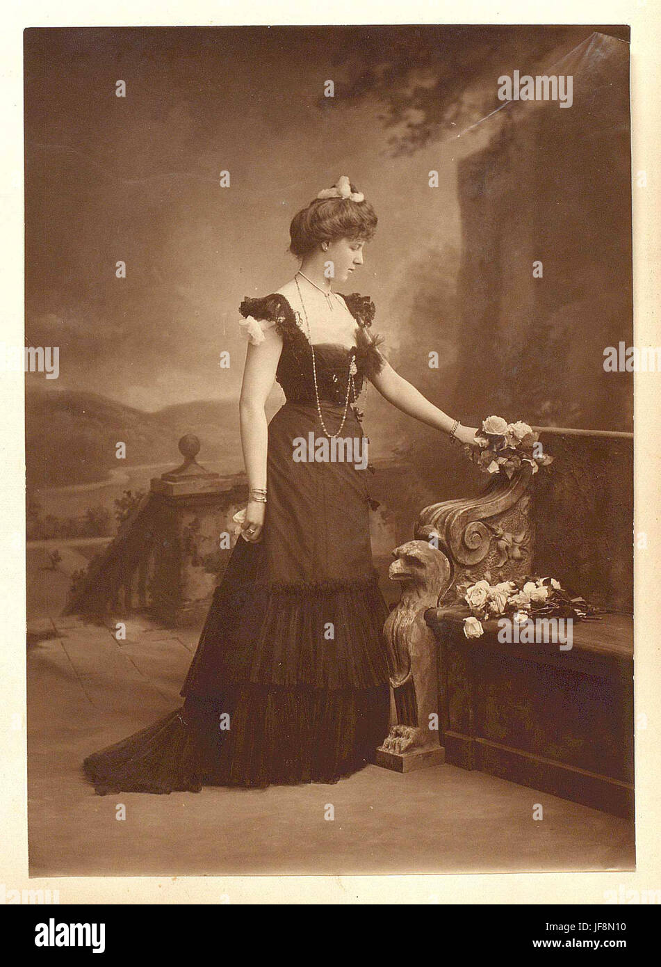 Edith Chaplin um die Zeit ihrer Verlobung mit Lord, die die sozialen Eliten in der britischen High Society des frühen 20. Jahrhunderts darstellt Stockfoto