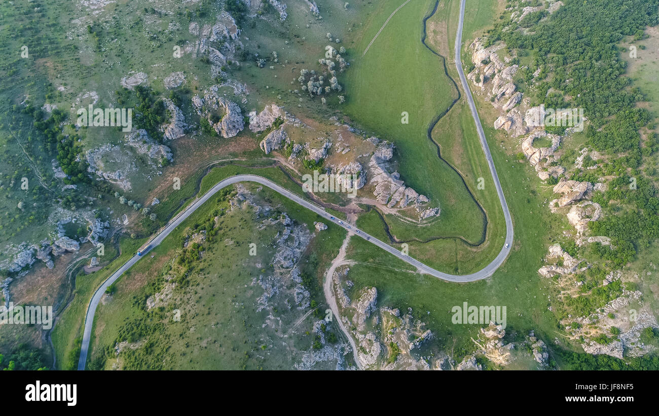 Berglandschaft mit einigen der ältesten Kalksteinformationen in Europa in Dobrogea Schluchten (Cheile Dobrogei) Rumänien Stockfoto
