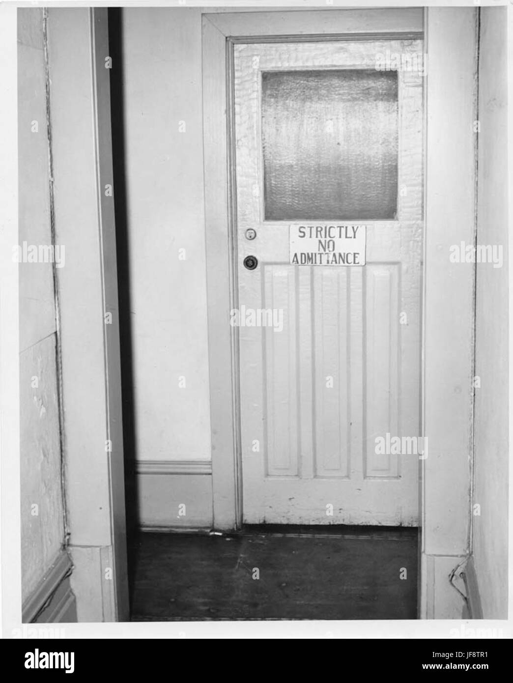 Ein Foto des Angriffs auf die Staatsanwaltschaft in Ottawa, das den komplexen und umlaufenden Weg zeigt, der aufgenommen wurde und die historische Rechtsarchitektur der Gegend widerspiegelt. Stockfoto