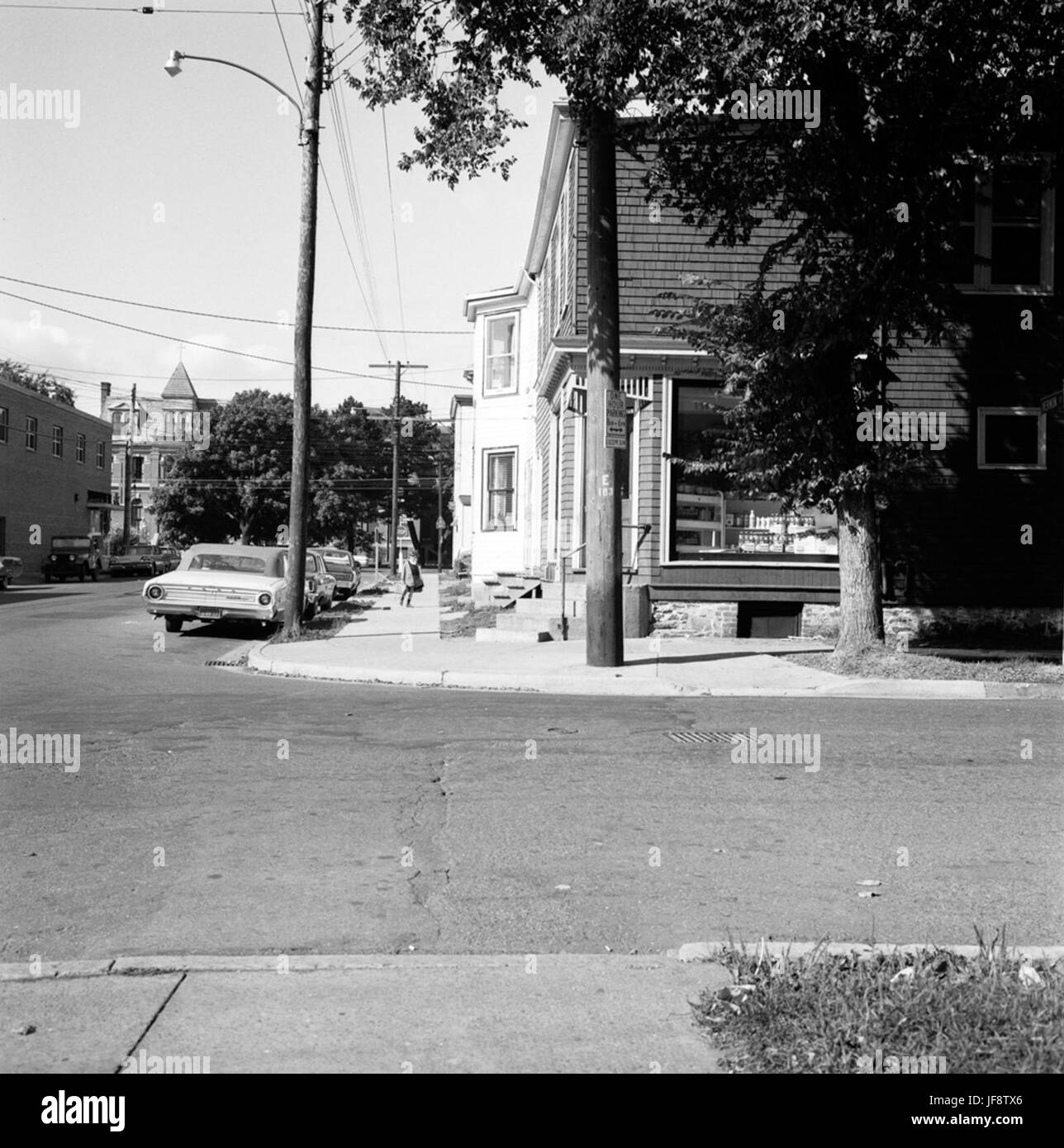 Wilhelms Supermärkte, 1971 Vernon St, Ecke Pepperell St 33549493712 o Stockfoto