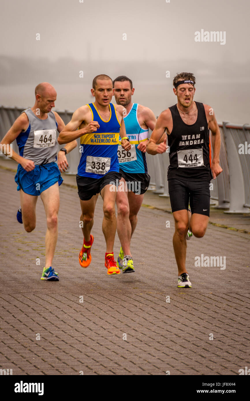 10 K Rennen entlang der Promenade in Liverpool. 25. Juni 2017 Stockfoto