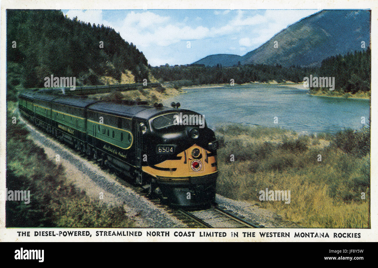 Diesel angetrieben, optimierte North Coast Limited Zug durch die Western Montana Rockies / Rocky Mountains. Pacific Yellowstone Park Nordlinie. Amerikanische Eisenbahnen, 20. Jahrhundert Postkarte Stockfoto