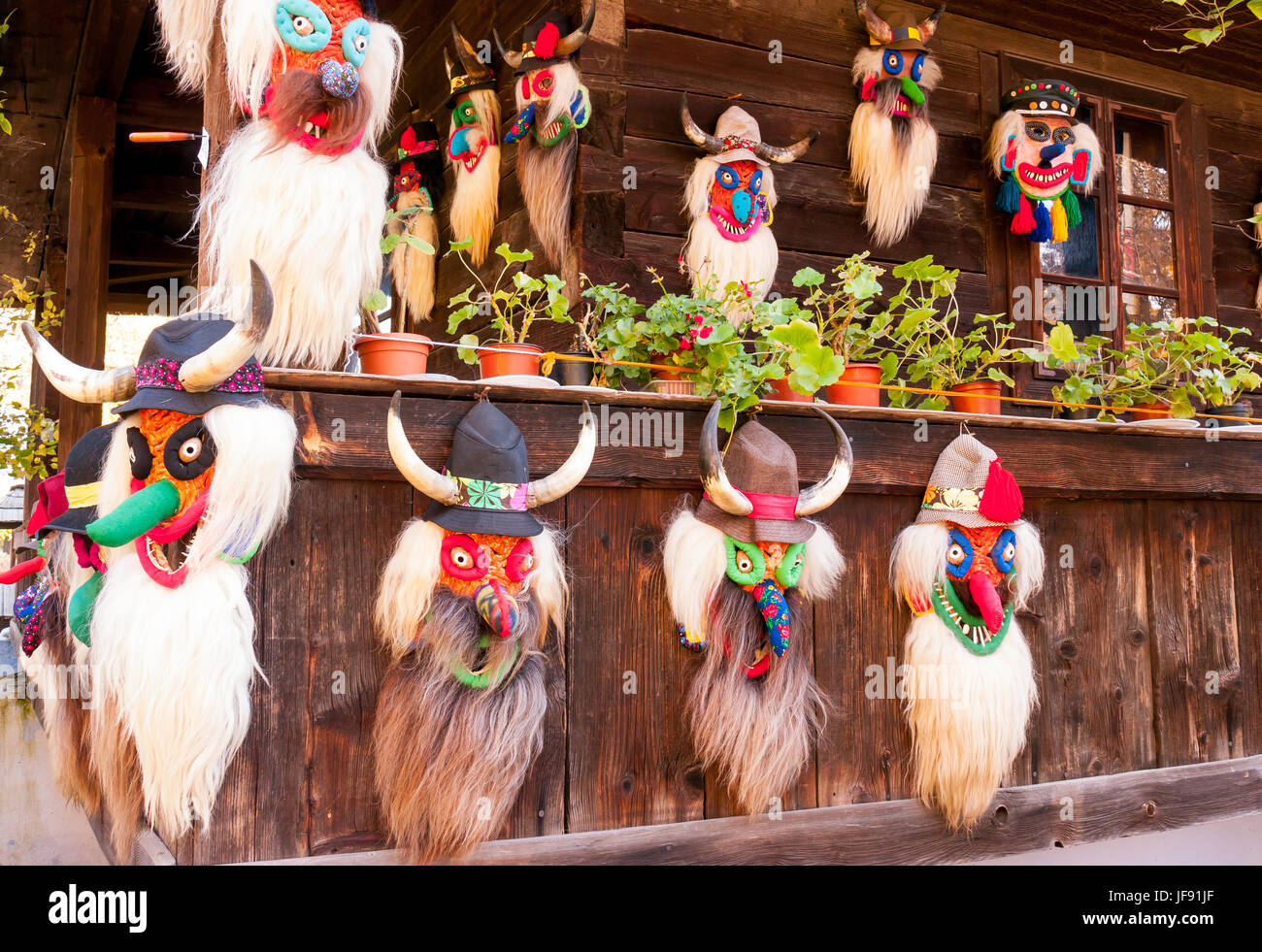 Traditionelle rumänische Folklore Masken im Dorf Freilichtmuseum in Bukarest Stockfoto