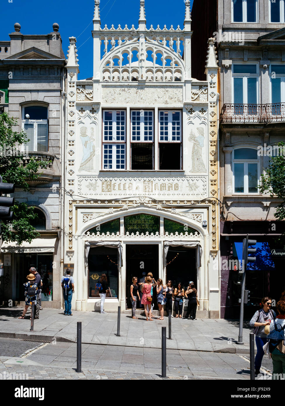 Eingang des Livraria Lello (Buchhandlung Lello) - Porto, Portugal. Die Buchhandlung ist eines der ältesten in Portugal und wurde einmal vom Reisen anerkannt Stockfoto