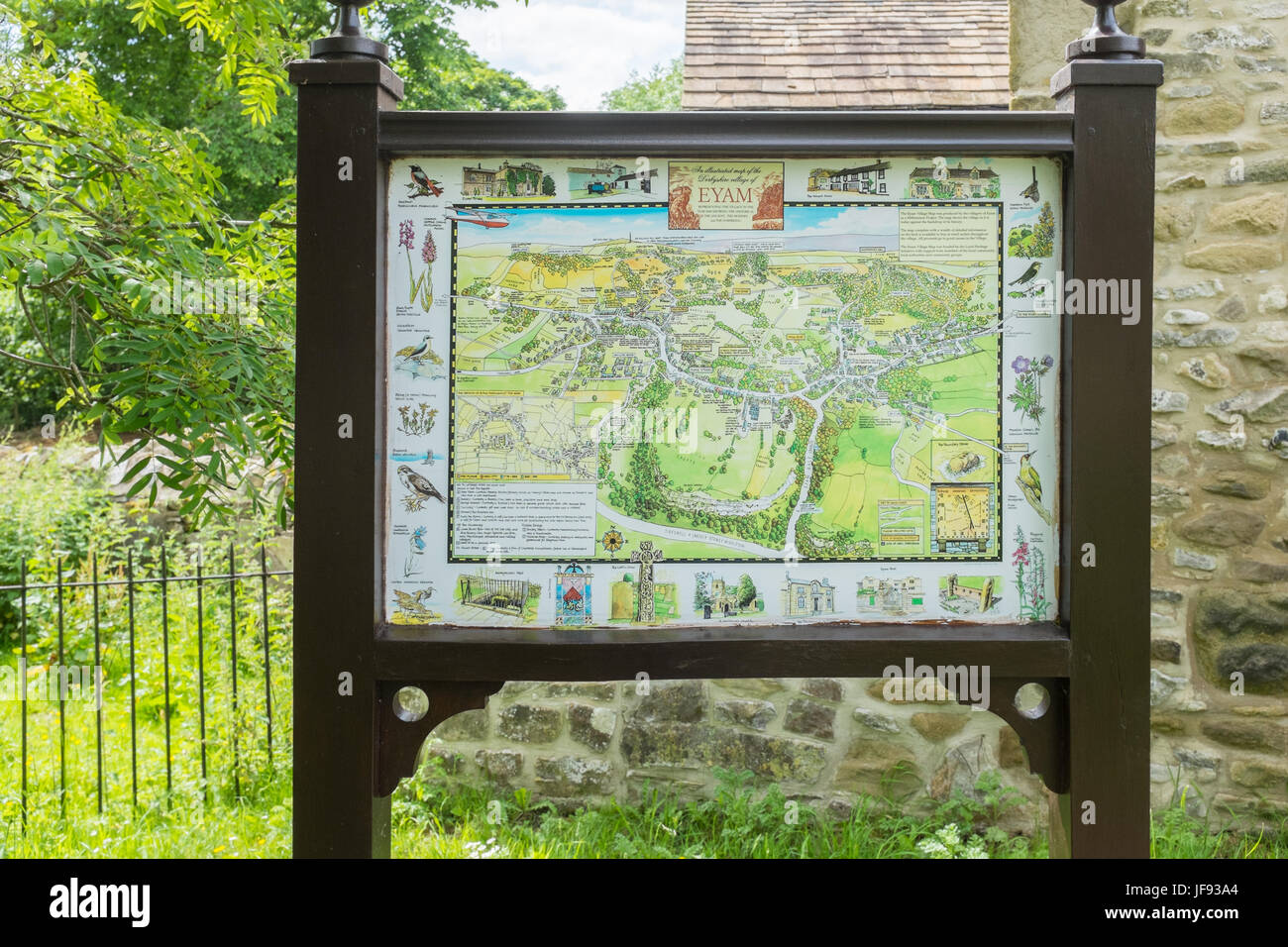 Illustrierte Karte von Eyam in Derbyshire Peak District außerhalb der Tourist Information Centre Stockfoto