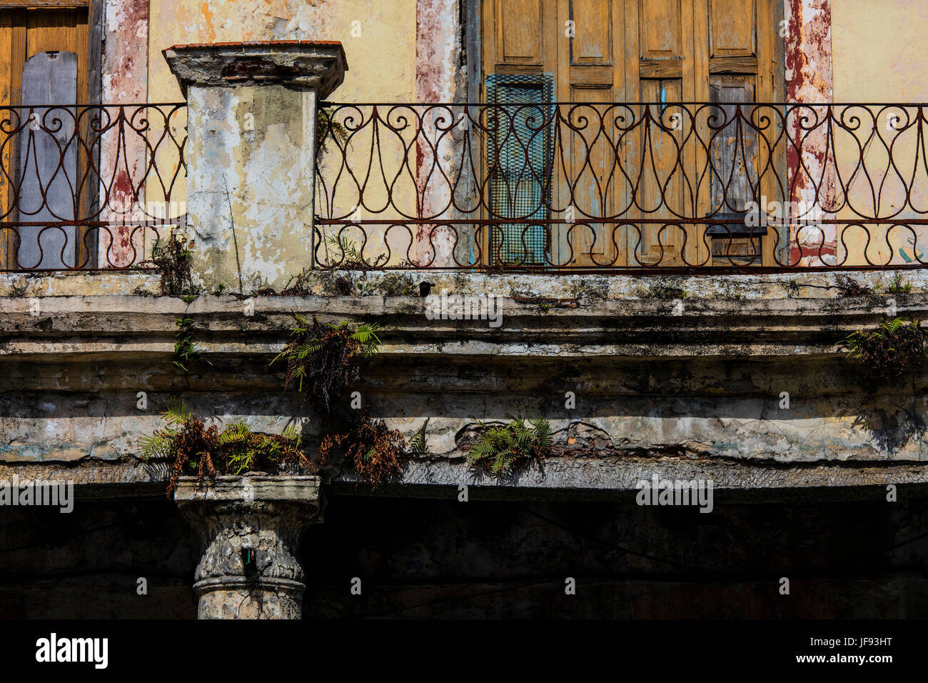 Bröckelt Architektur entlang des PASEO DE MARTI auch bekannt als der PRADO - Havanna, Kuba Stockfoto