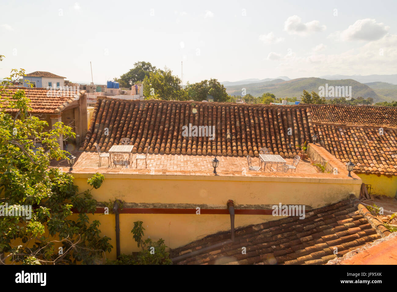 Dächer und Berge im Hintergrund. Trinidad, Kuba Stockfoto