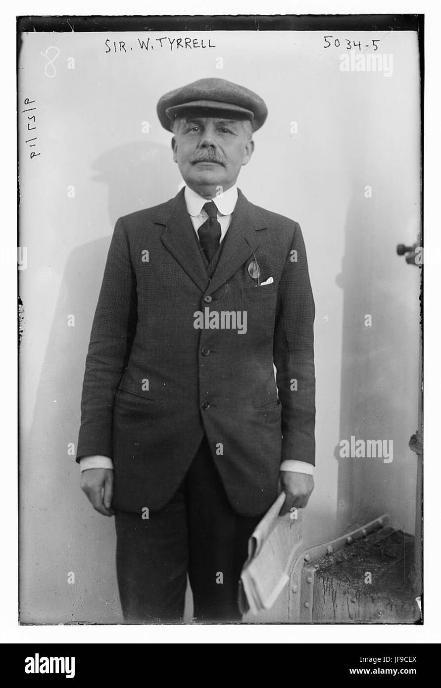 Ein Porträt von Sir W. Tyrrell, das Einblicke in seine Persönlichkeit und bedeutende Beiträge während seiner Ära bietet. Stockfoto
