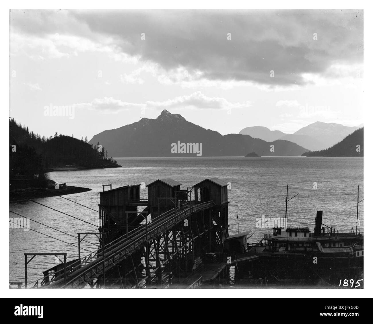 Eine Vintage-Fotografie mit der Bezeichnung VPL 7523, die einen Moment historischer Bedeutung zeigt, der Anfang des 20. Jahrhunderts aufgenommen wurde. Stockfoto