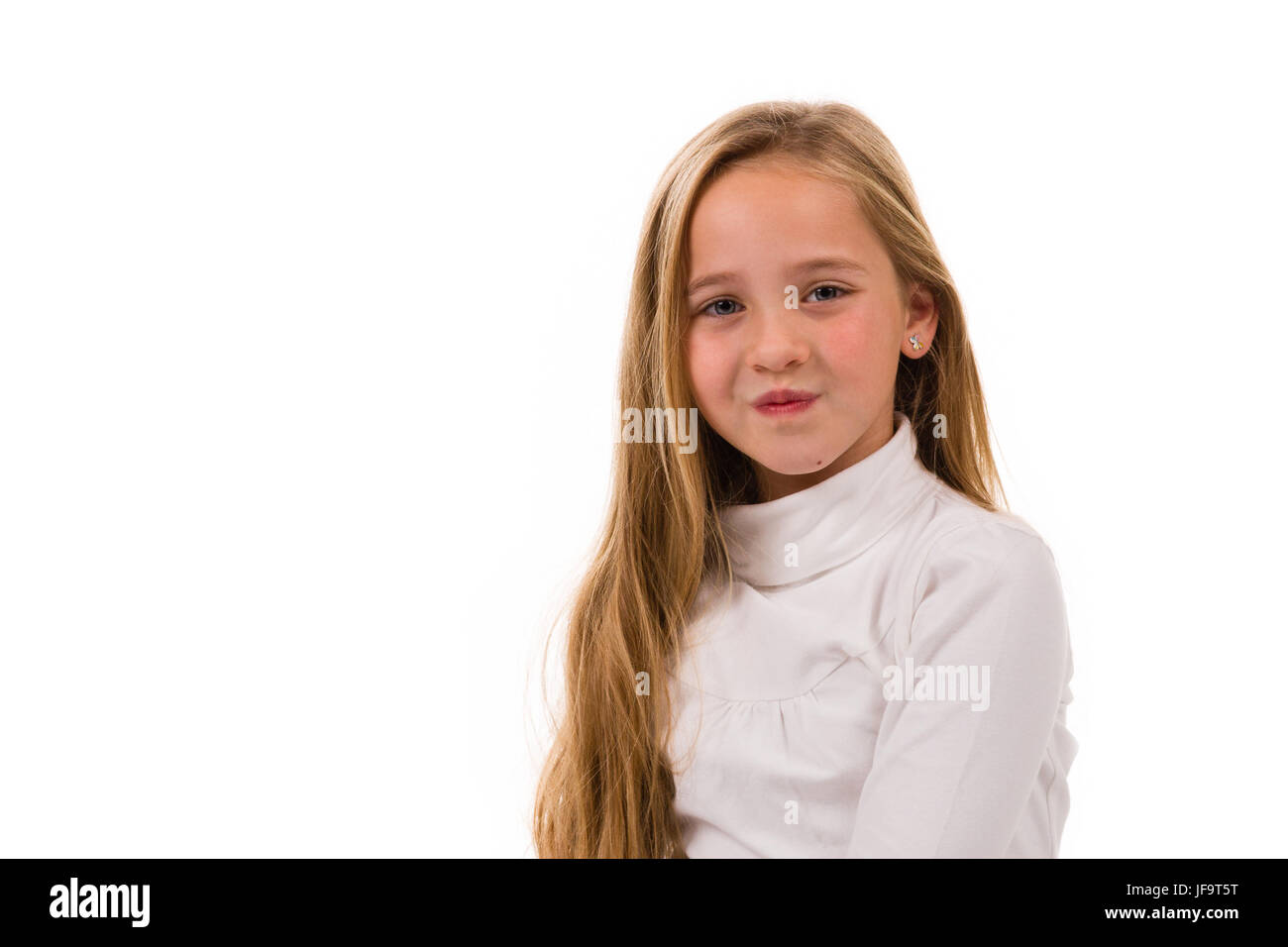 Hübsches junges Mädchen lächelnd, isoliert auf weißem Hintergrund Stockfoto