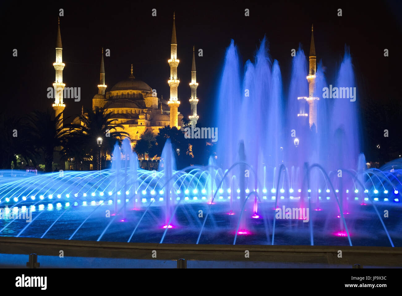 Die Blaue Moschee in Istanbul bei Nacht Stockfoto