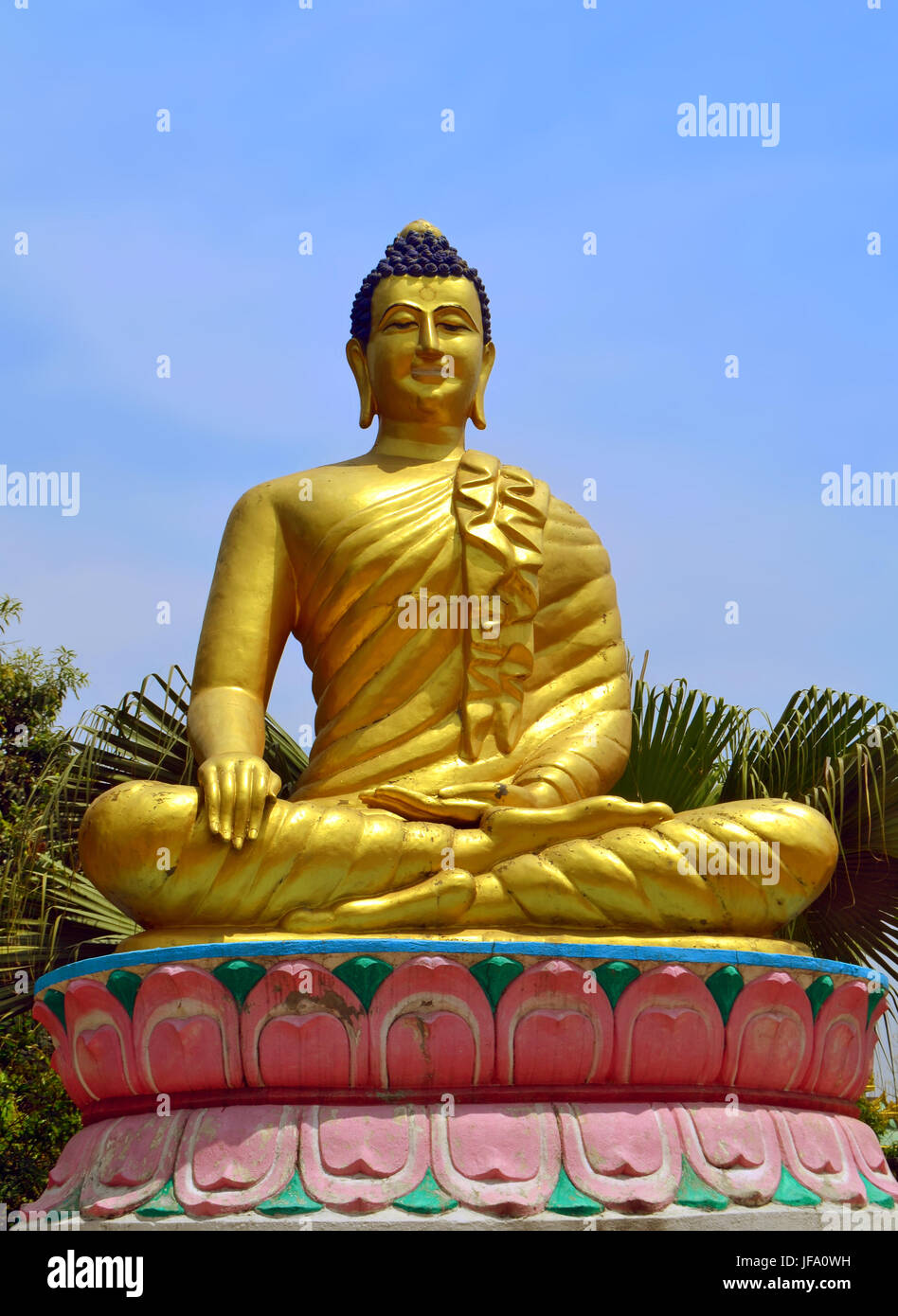 Goldene Buddha-Statue in Lumbini - der buddhistischen Wallfahrtsort Stockfoto