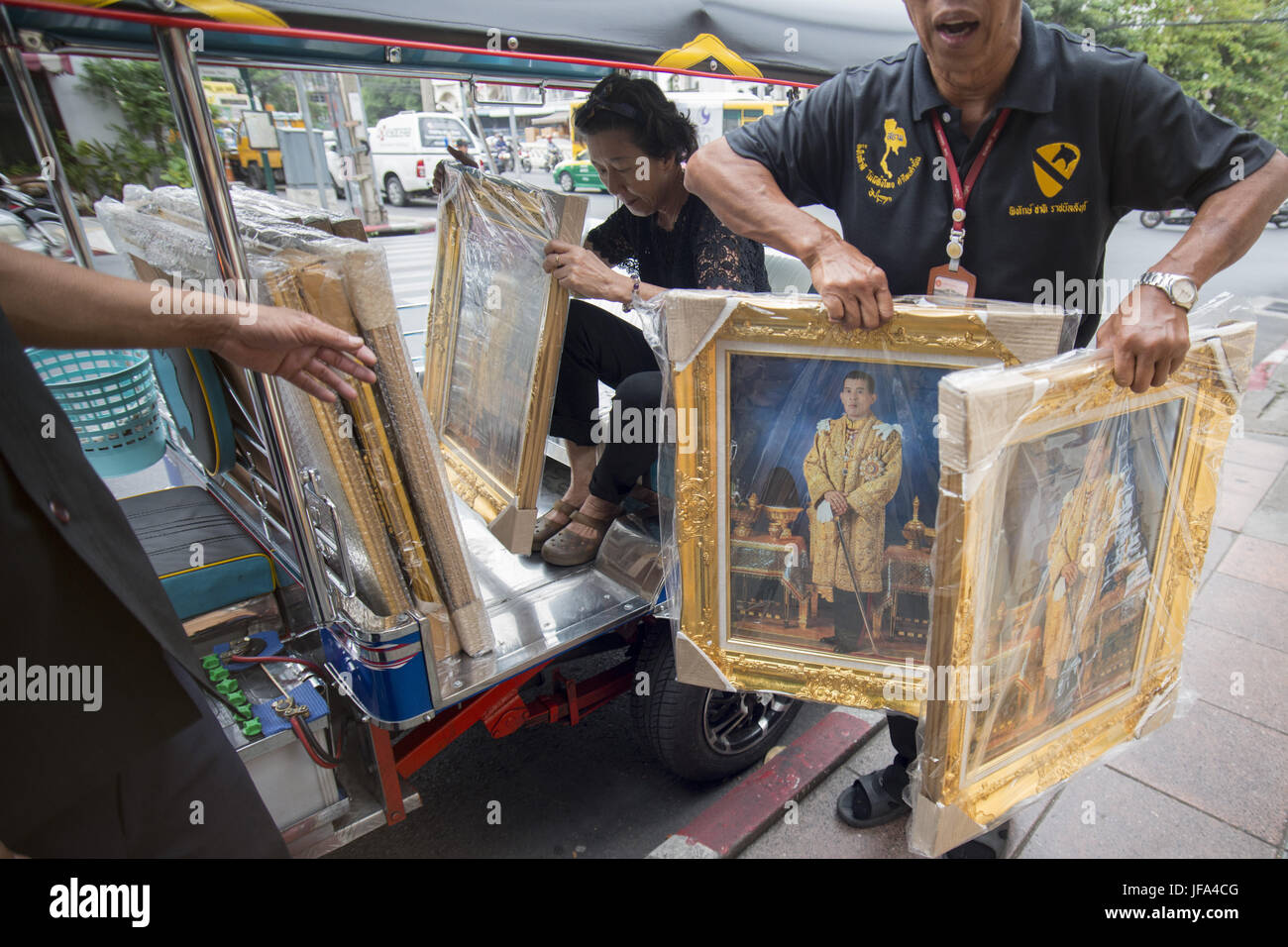 THAILAND BANGKOK KING VAJIRALONGKORN Stockfotografie Alamy
