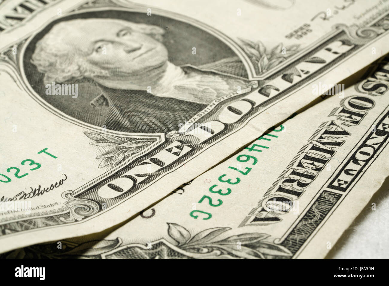 Dollar Banknoten auf einem Tisch Stockfoto