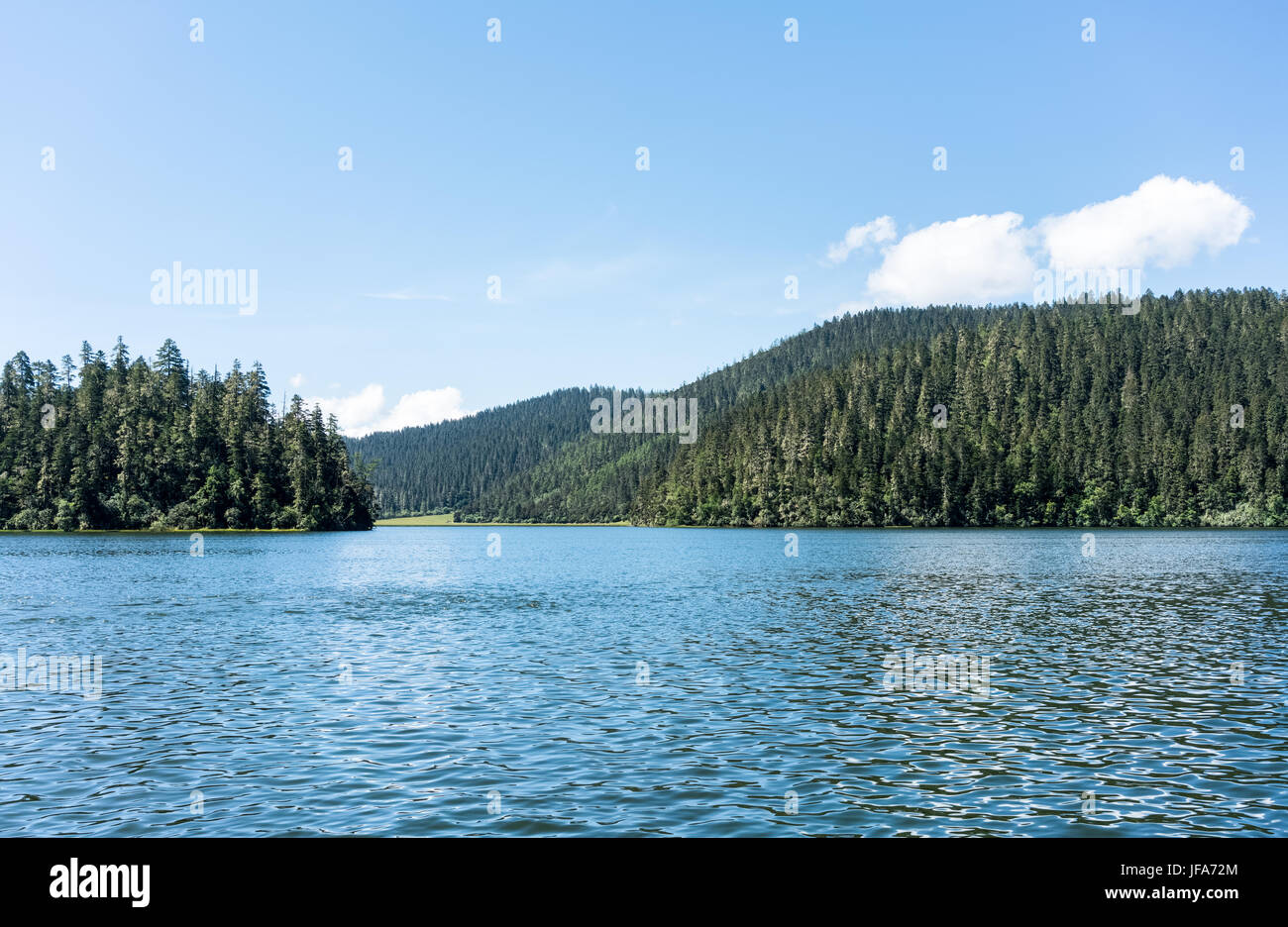 Schönen alpinen See Stockfoto