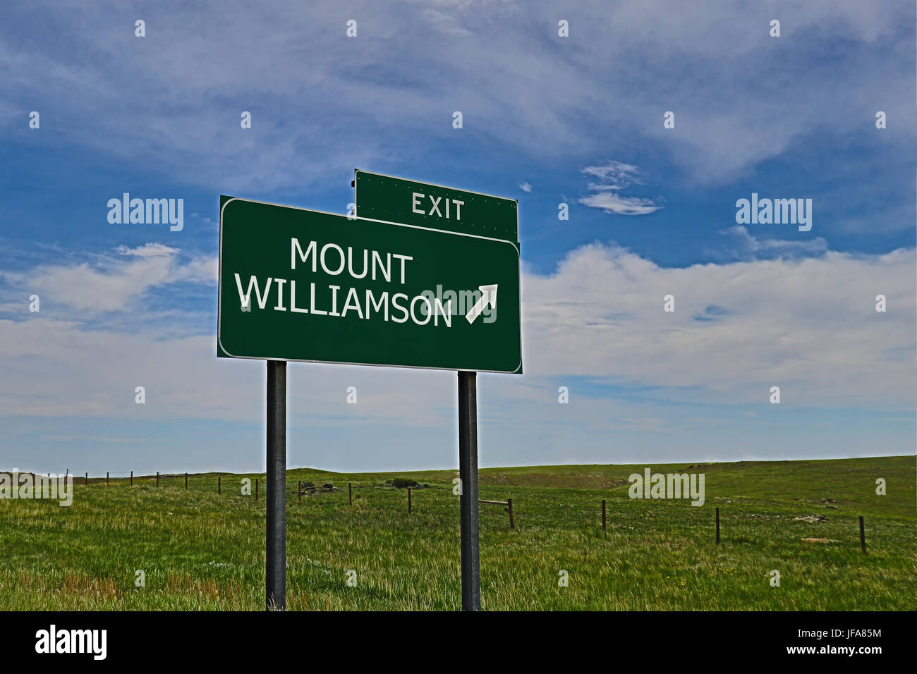 U.S. Highway Notausgangsschild für Mount Williamson Stockfoto