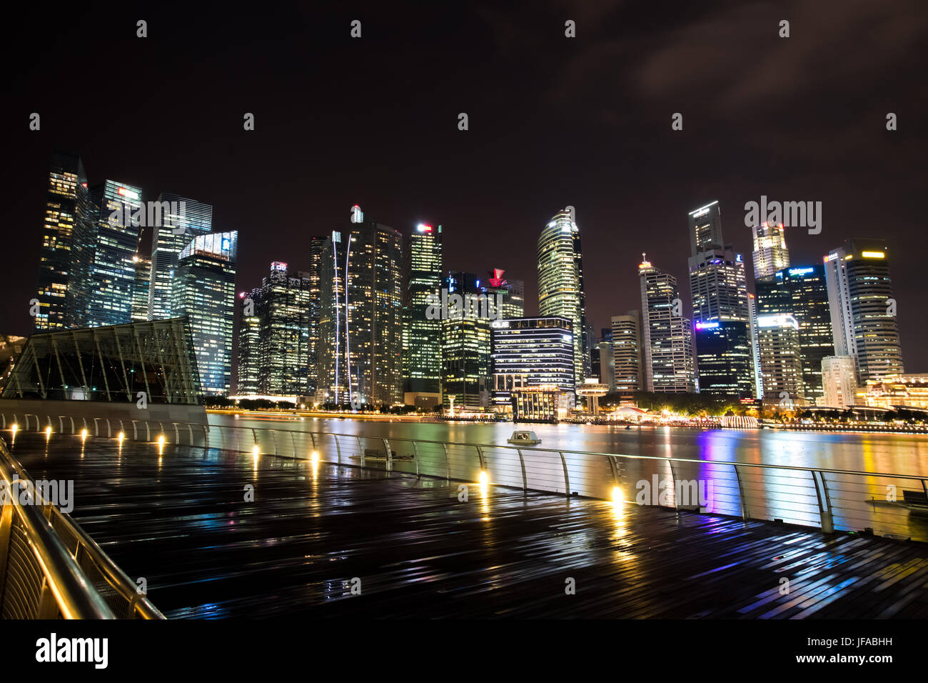 MARINA BAY, Singapur - 19. Januar 2017: Landschaft der Bucht vor in der Szene von gewerblich genutzten Gebäuden in Singapur. Stockfoto