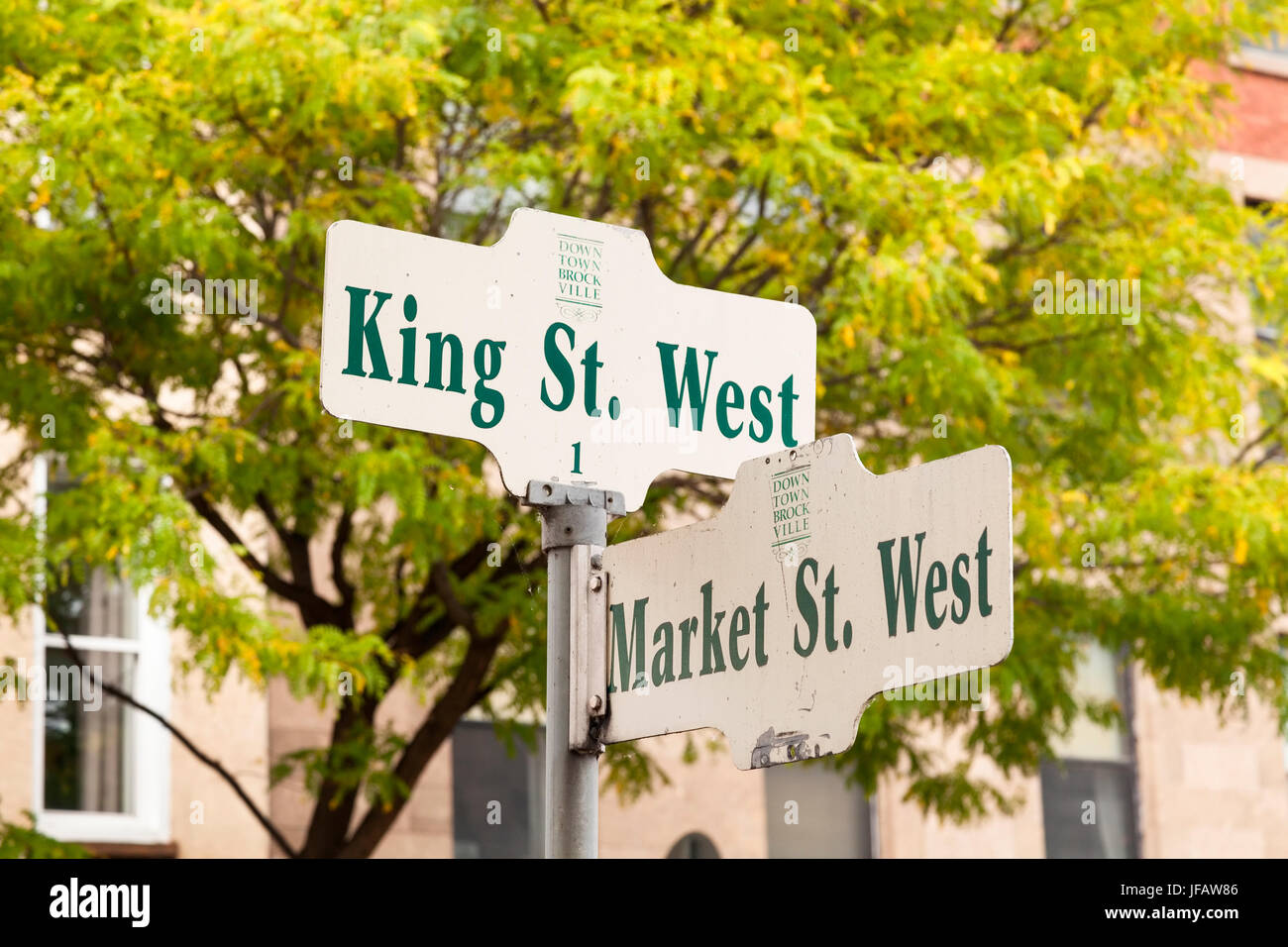 Straßenschilder für King Street und Market Street in der Innenstadt von Brockville, Ontario, Kanada. Stockfoto