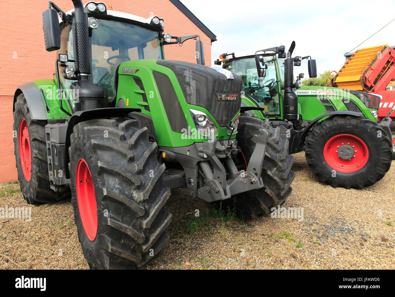 Grüne Fendt Traktoren zum Verkauf an Thurlow Nunn Standen Vertrieb Vorplatz, Melton, Suffolk, England, UK Stockfoto