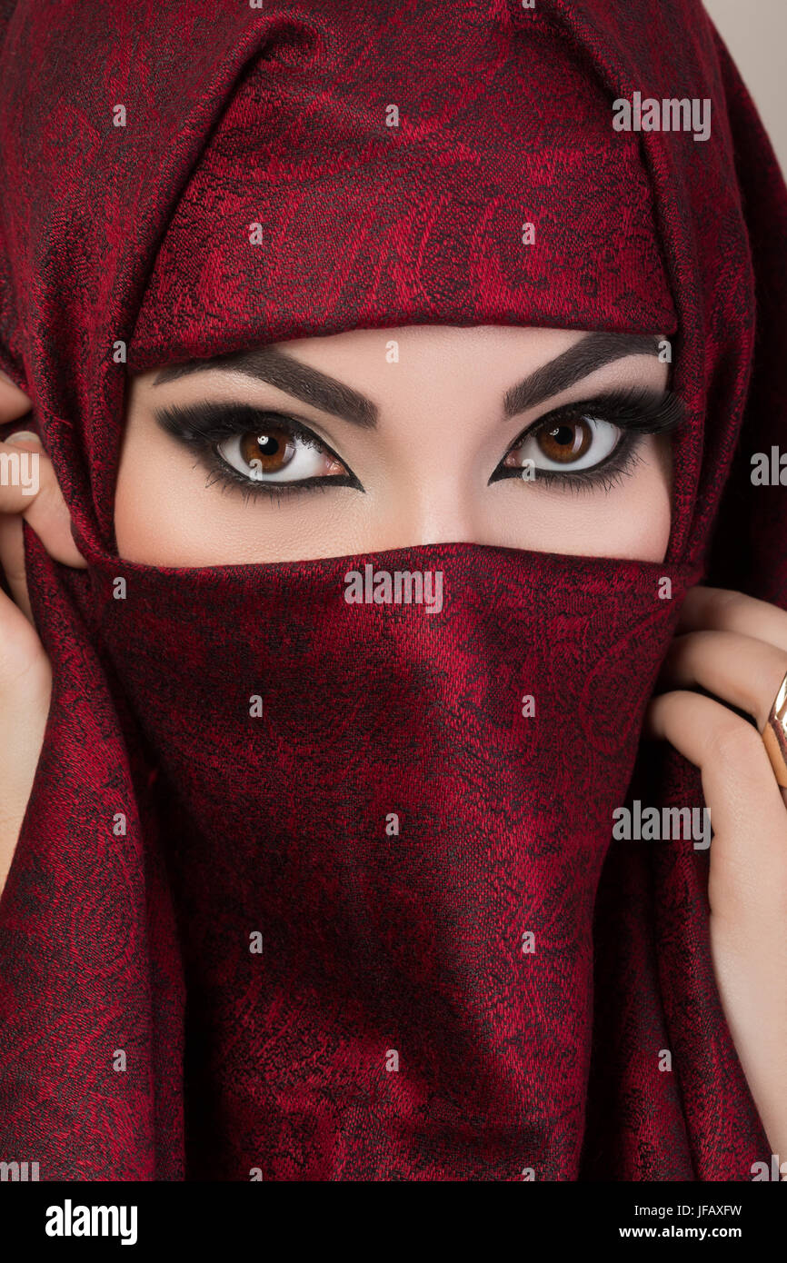 Arabian Girl Fotos Und Bildmaterial In Hoher Auflösung Alamy