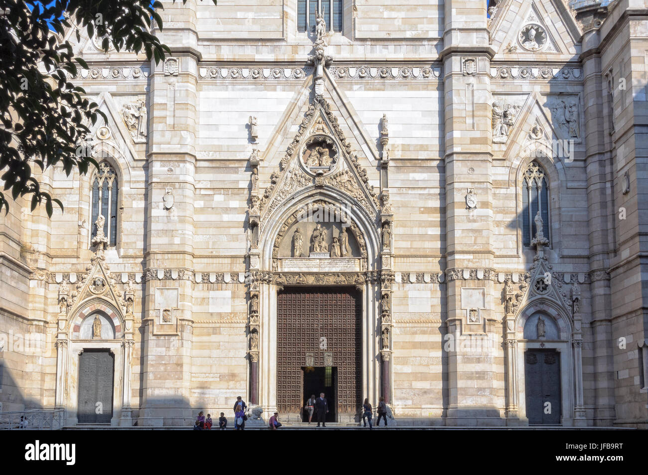 Haupteingang der Kathedrale gewidmet St. Januarius, dem Schutzpatron der Stadt, Neapel, Kampanien, Italien Stockfoto