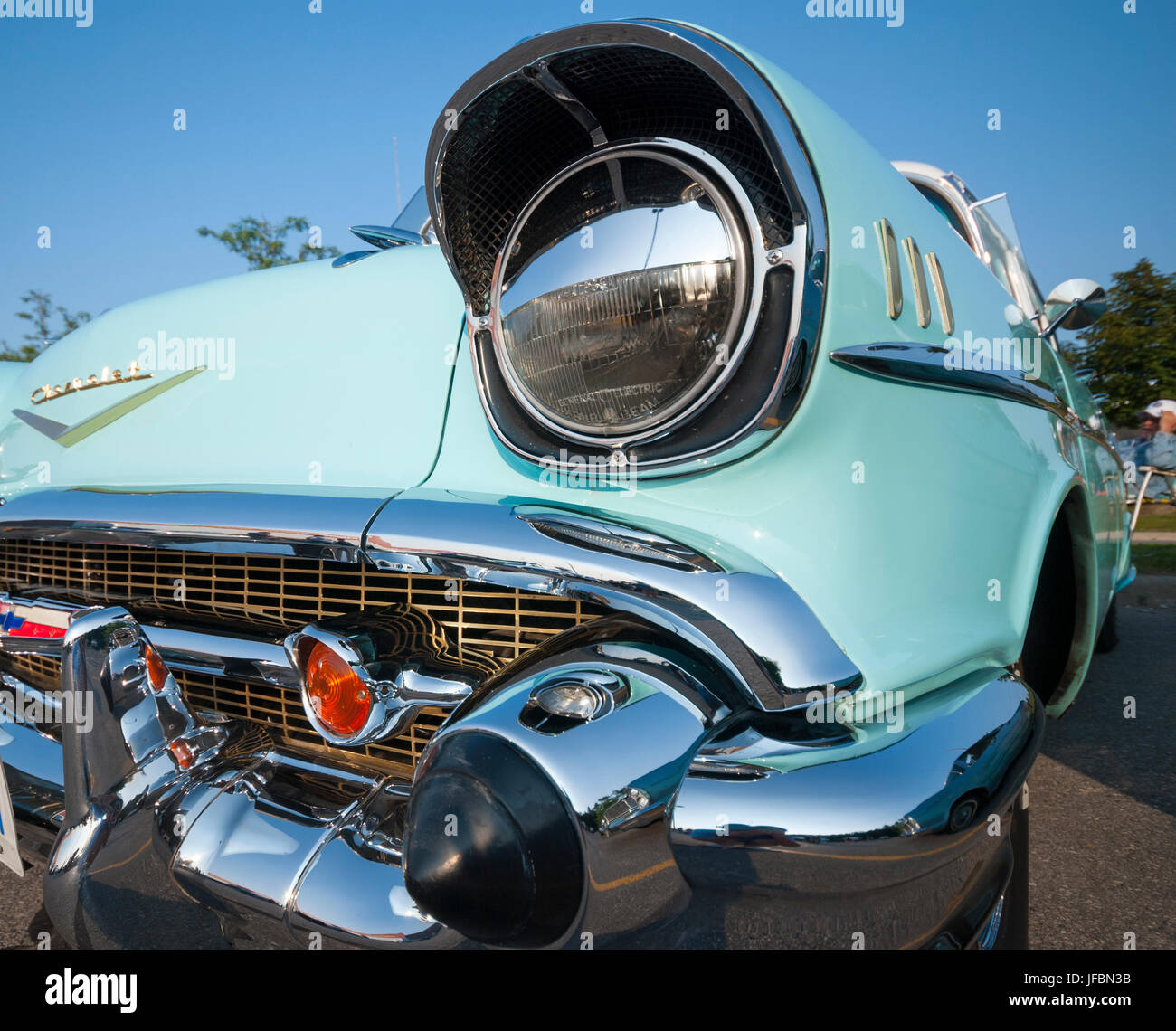 Ein akribisch restauriertes und klassisches Babyblau 1957 Chevrolet Bel-Air American Auto auf einer Community Car Show Stockfoto