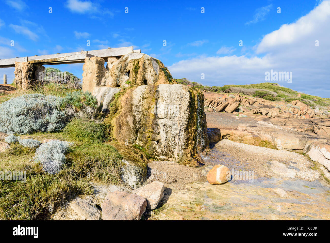 Historische Attraktion des alten verkalkten Wasserrades am Cape Leeuwin, in der Nähe von Augusta in der Leeuwin Naturaliste National Park, Western Australia Stockfoto