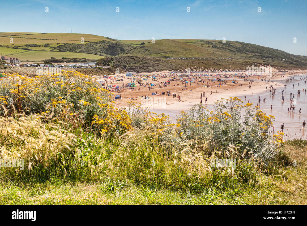 17. Juni 2017: Woolacombe, North Devon, England, UK - der belebten Strand an einem der heißesten Tage des Jahres. Stockfoto