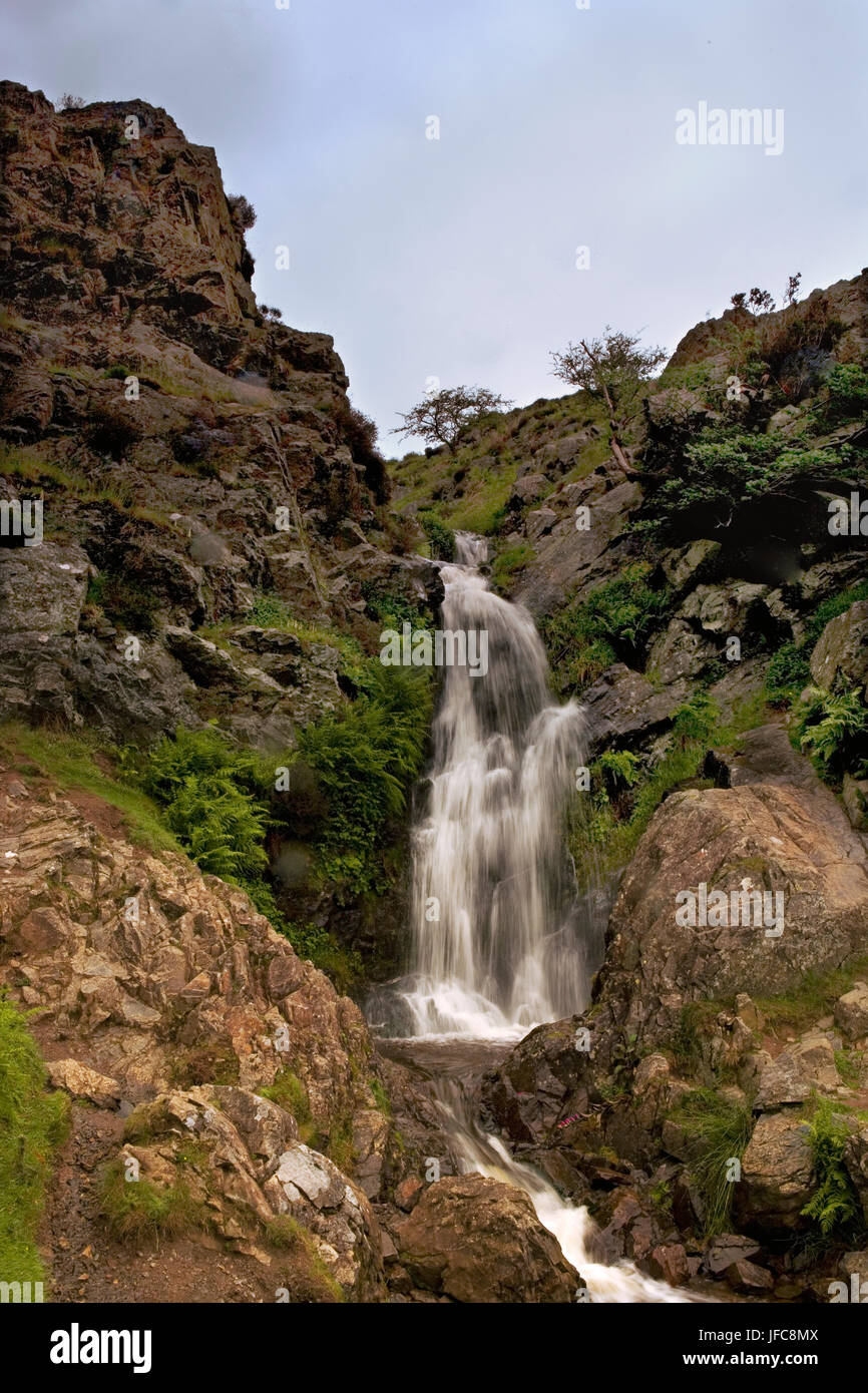 Leichte Auslauf Wasserfall, Carding Mill Valley: Bestandteil des National Trust Shropshire Hügel Area of Outstanding Natural Beauty Stockfoto