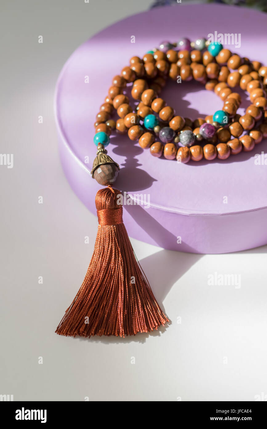 Schöne handgemachte Mala Perlen Beads mit Quaste für Mantras und meditation Stockfoto