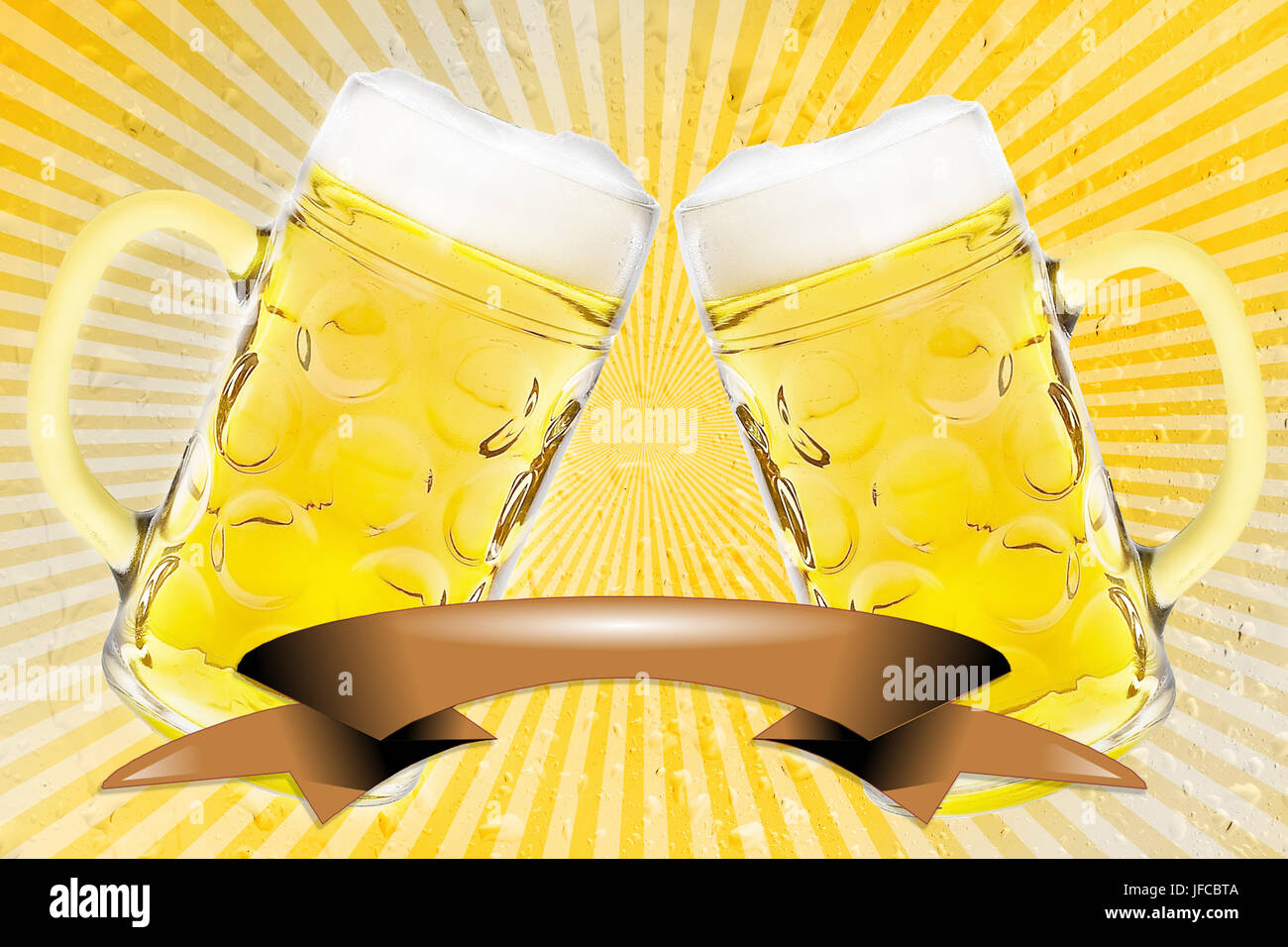 2 Biergläser auf retro Streifen Stockfoto