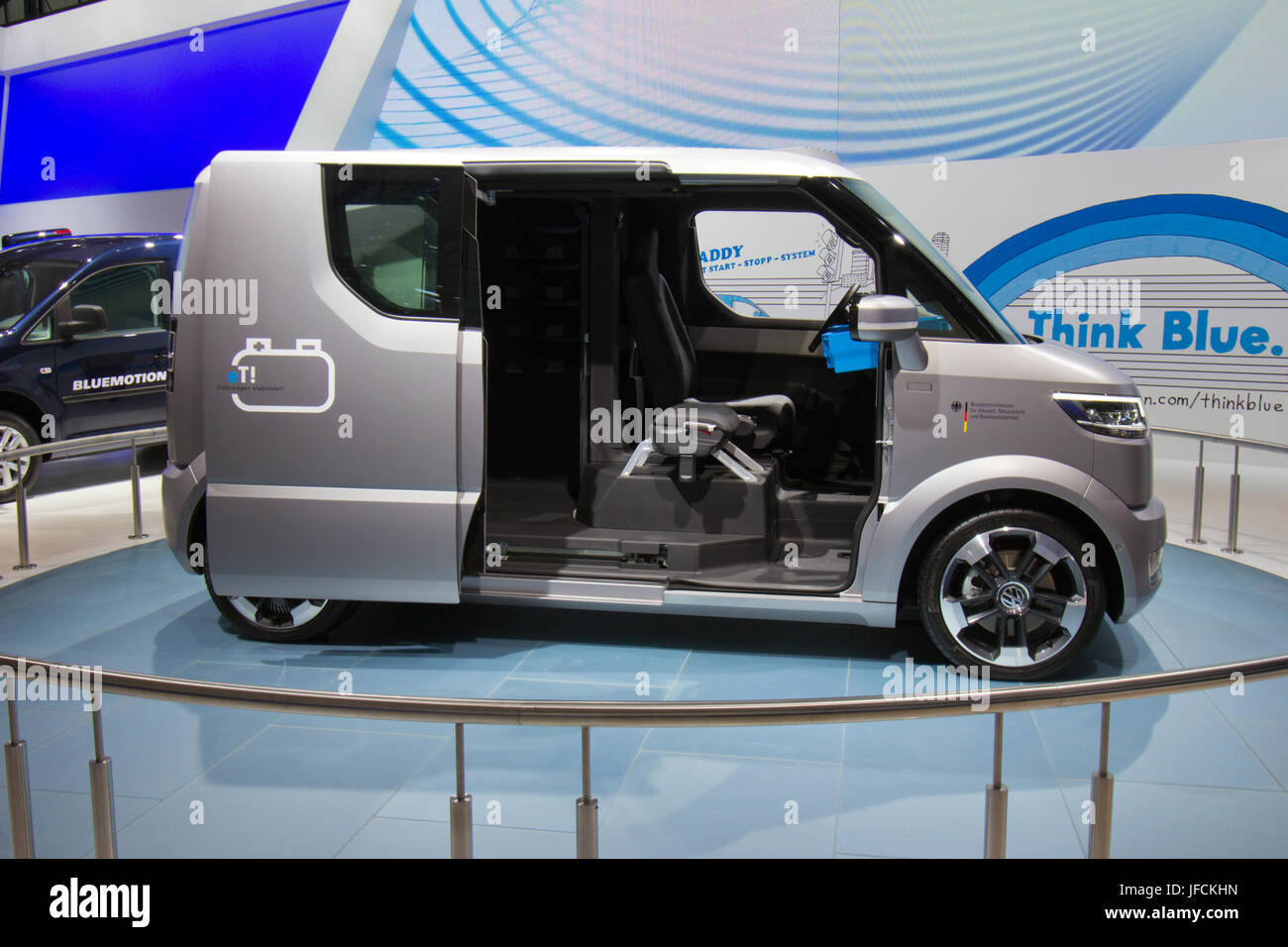 HANNOVER, Deutschland - SEP 25: VW eT! Elektro-Transporter Konzept Van auf der Internationalen Automobilausstellung für Nutzfahrzeuge am 25. September 2012 in H Stockfoto