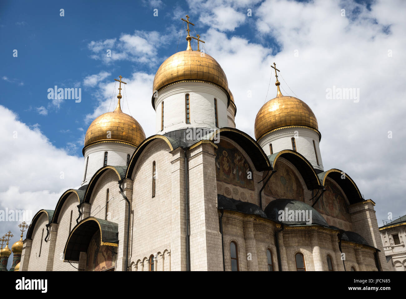 Uspenski-Kathedrale im Kreml an einem sonnigen Tag. Moskau, Russland. Stockfoto