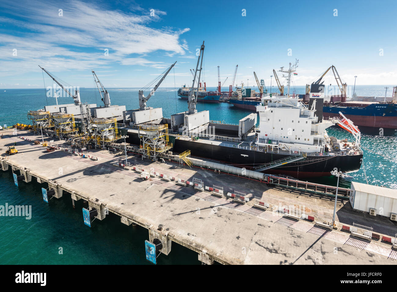 Toamasina, Madagaskar - 22. Dezember 2017: Bulk Carrier Schiff IVS Crimson Creek im Import Export und Wirtschaft Logistik Hafen von Toamasina (Tamatave), Ma Stockfoto