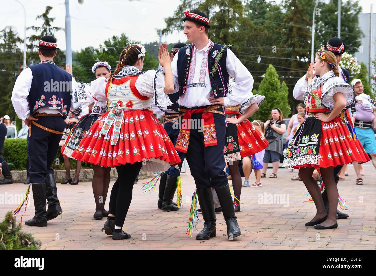 Brno, Tschechische Republik 25. Juni 2017. Tschechische traditionelle fest. Tradition-Folk-Tanz und Unterhaltung. Stockfoto