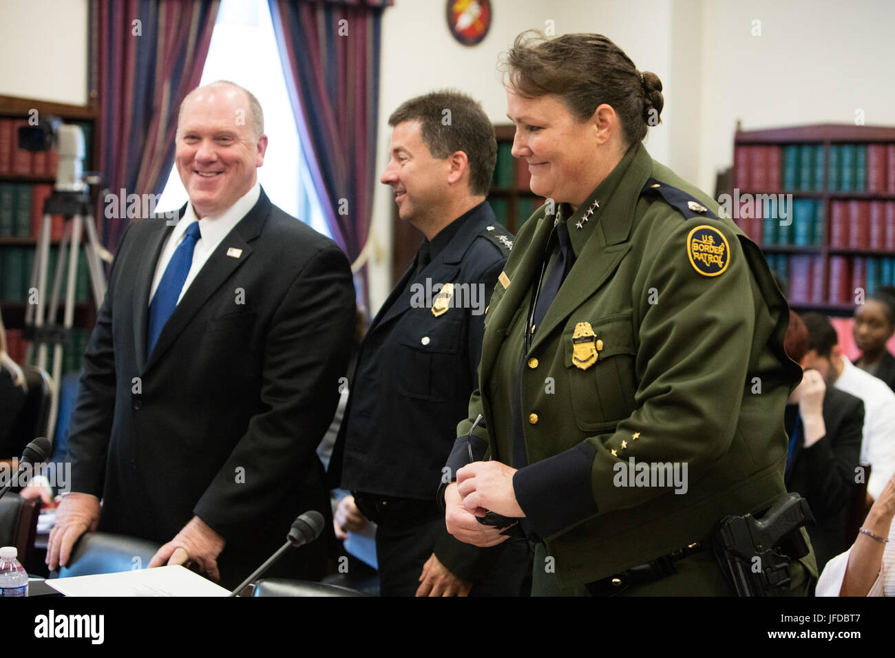 Des Präsidenten FY2018 Budget beantragen – am 13. Juni 2017, Acting Chief Carla Provost (USBP) und Deputy Executive Assistant Kommissar John Wagner (OFO) vor dem Haus-Mittel-Ausschuss, Unterausschuss für Homeland Security, bezeugte während einer Anhörung mit dem Titel: "Eis und CBP FY18 Budget Request."  ICE Direktor Thomas Homan bezeugte auch. Stockfoto