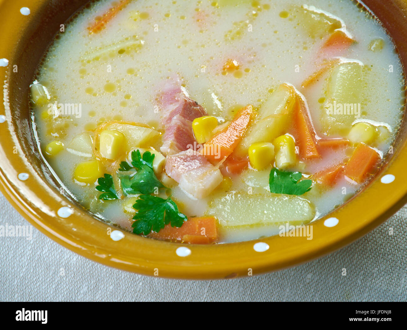 Gerösteter Mais und Kartoffeln Chowder Stockfoto