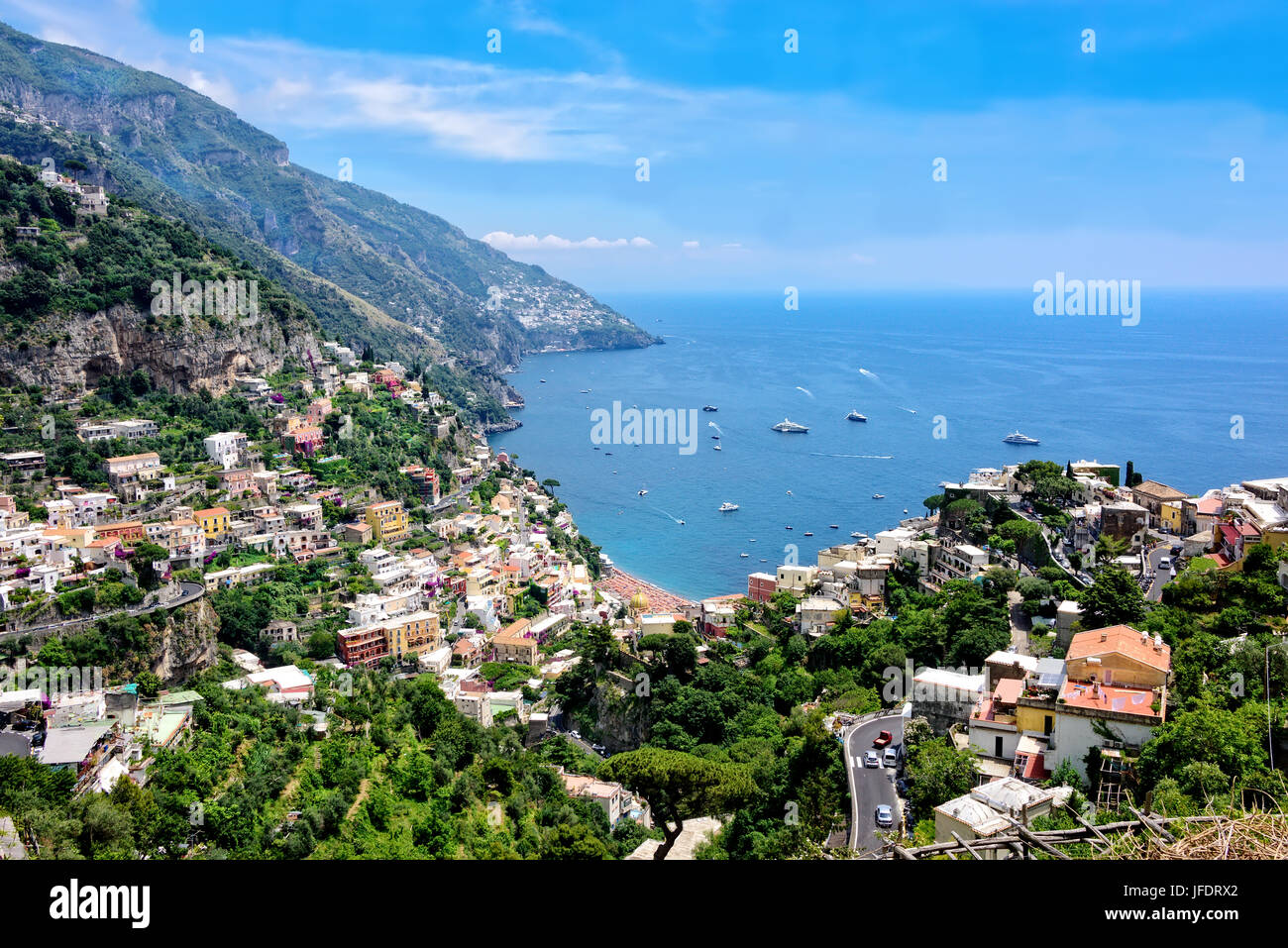 Malerische Aussicht auf Positano und Amalfi-Küste in Italien Stockfoto